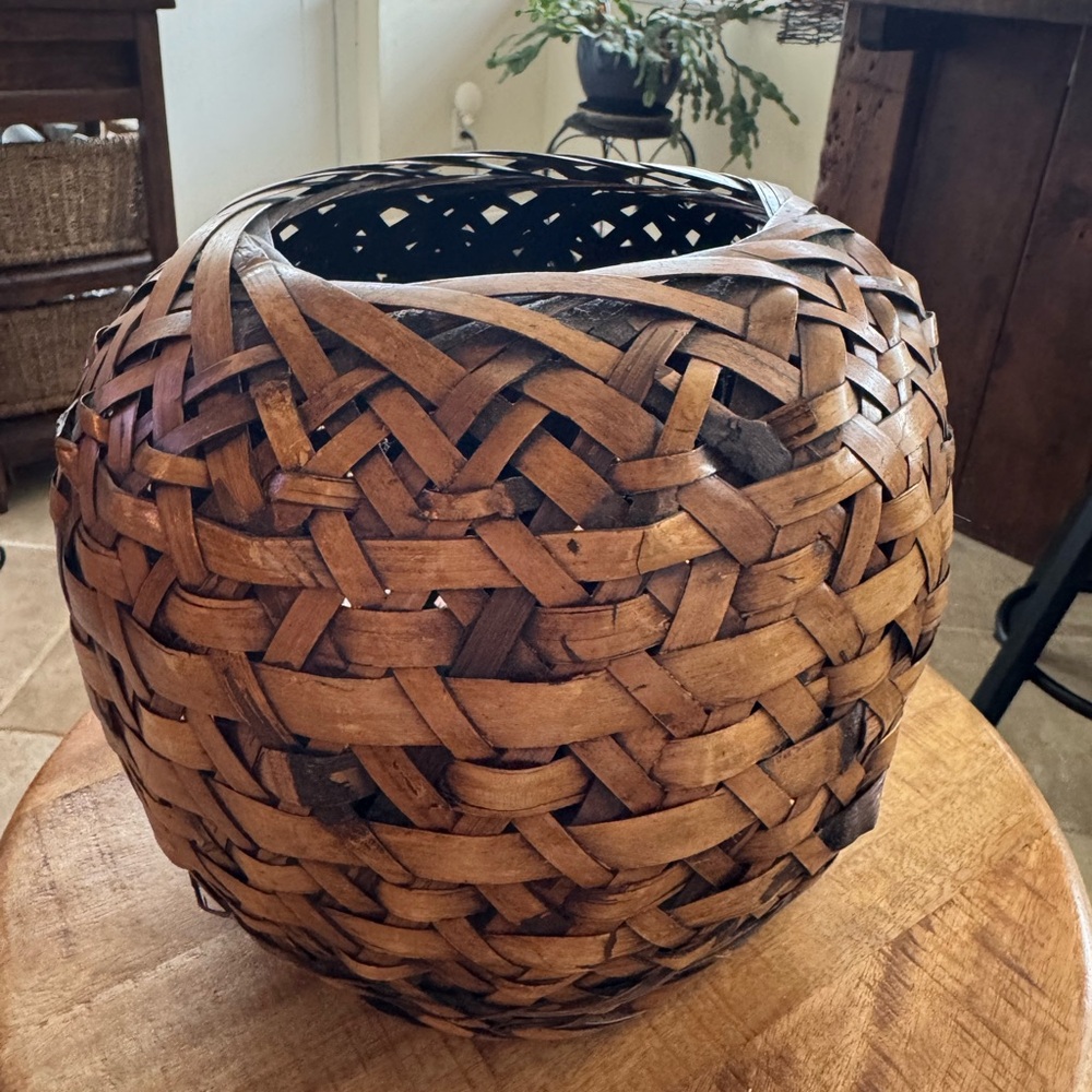 Eye-catching Vintage Woven Bamboo Basket Vase
Like Shape